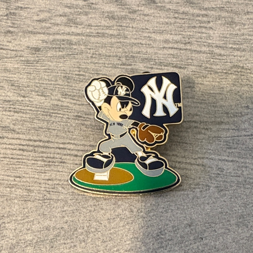 Disney Parks Mickey Mouse New York Yankees Pin